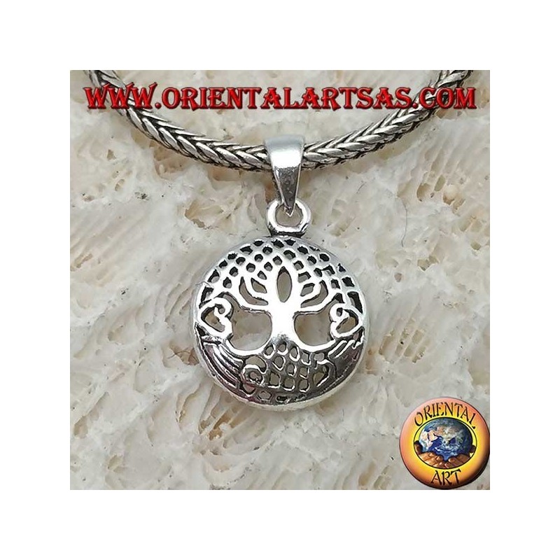 Colgante de plata, Yggdrasil en el círculo pequeño (árbol de la vida o árbol cósmico)