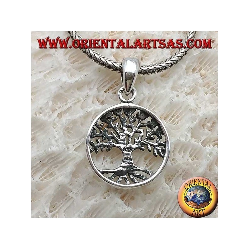 Colgante de plata, Yggdrasil estilizado en el círculo (árbol de la vida o árbol cósmico)