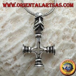 Pendentif en argent, croix inversée avec la tête du chien infernal en crochet