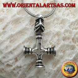 Pendentif en argent, croix inversée avec la tête du chien infernal en crochet