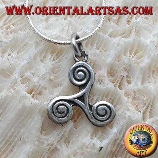 Colgante en plata, triskelion o triskelion con puntas en espiral.