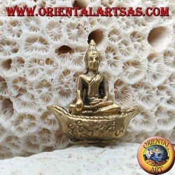 Buddha-Skulptur "Bhumisparsha Mudra - Unterwerfung des Dämons Mara" auf dem Messingboot (klein)