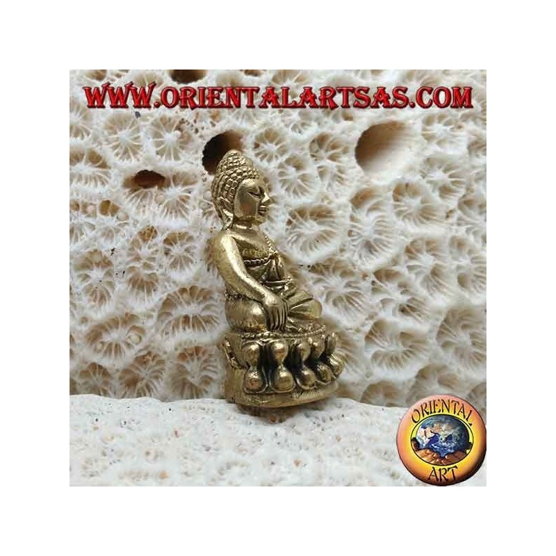 Escultura de Buda "Bhumisparsha Mudra - Sometiendo al demonio Mara" en la flor de loto de latón (pequeña)