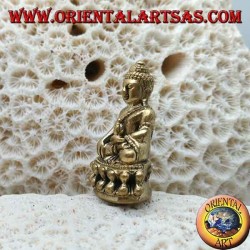 Sculpture de Bouddha "Bhumisparsha Mudra - Soumettre le démon Mara" sur la fleur de lotus en laiton (petite)