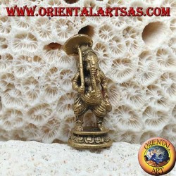 Scultura Ganesh "il Dio elefante" in piedi con l'ombrello, in ottone (piccola)