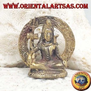 Sculpture de Bouddha "Bhumisparsha Mudra - Soumettre le démon Mara" dans le cercle de laiton (petit)