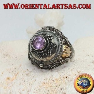 Bague en argent avec améthyste ronde sur étoile à huit branches et plaque en or sur les côtés