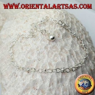 Cavigliera in argento a maglia curveggiante con un campanellino