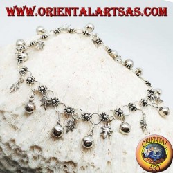 Silber Fußkettchen mit Blumen und Marihuana-Blättern und abwechselnd hängenden Glocken