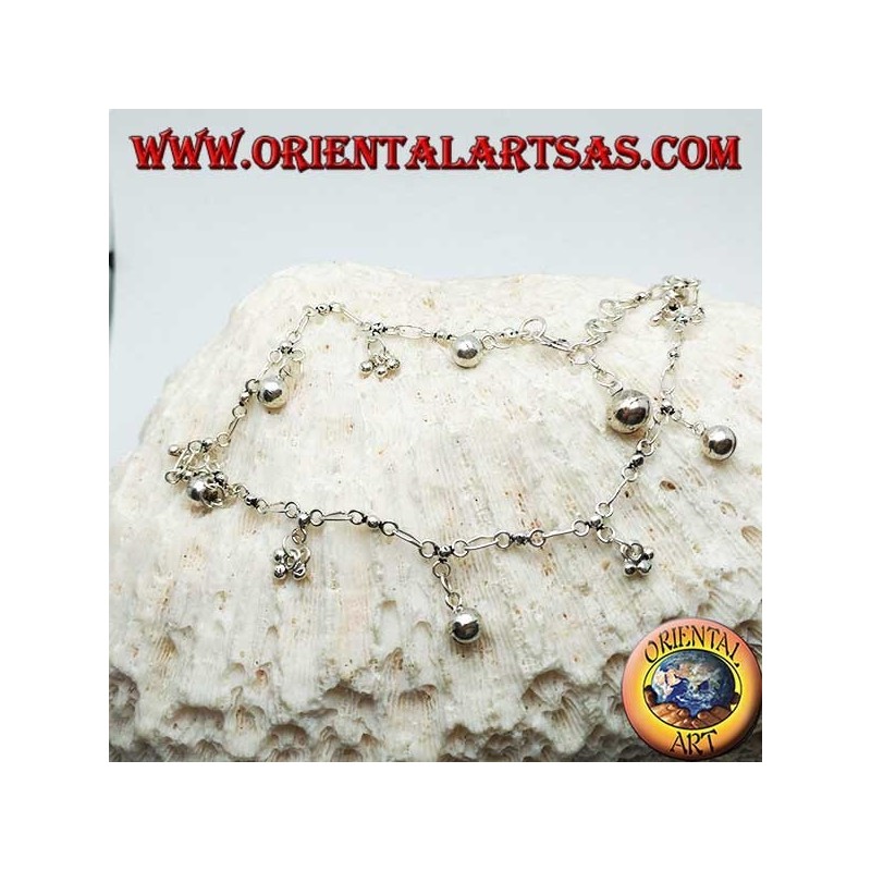 Bracelet de cheville en argent avec des groupes de trois boules et des cloches suspendues alternées
