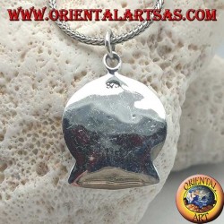 Colgante de Buda de plata en posición "Bhumisparsha Mudra" con halo en el disco