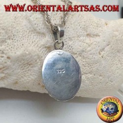 Colgante de plata con cornalina de cabujón ovalada rodeada de pernos de disquete