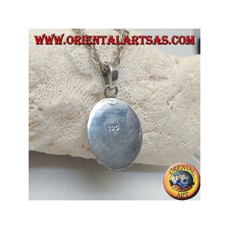Colgante de plata con cornalina de cabujón ovalada rodeada de pernos de disquete