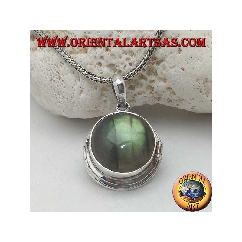 Silver pendant in photo box with round cabochon labradorite