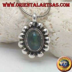 Pendentif en argent avec labochite cabochon ovale entouré d'entrelacs et de disques perforés