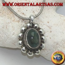 Pendentif en argent avec labochite cabochon ovale entouré d'entrelacs et de disques perforés