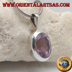 Colgante de plata con amatista natural facetada ovalada y marco liso con gancho rígido