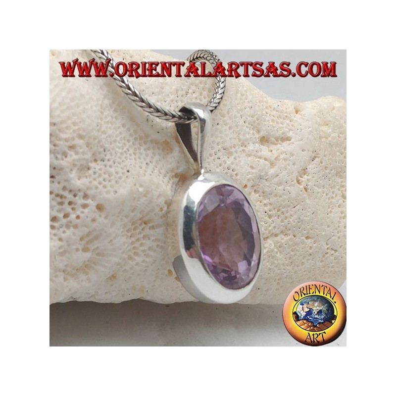 Silberanhänger mit ovalem facettiertem natürlichem Amethyst und glattem Rahmen mit starrem Haken