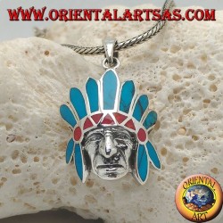 Colgante de plata, cabeza de un nativo americano de América con tocado de plumas con turquesas y corales.
