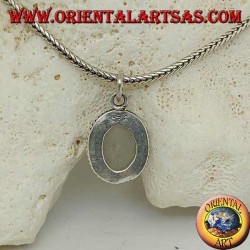 Pendentif en argent avec pierre de lune ovale entourée de tissages subtils