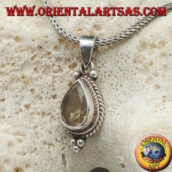 Colgante de plata con topacio amarillo natural rodeado de entrelazados y bolas.