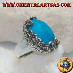 Anello in argento con turchese ovale a cabochon e decorazioni con marcassiti floreali su un solo lato