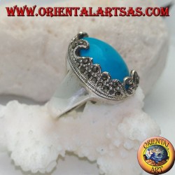 Silberring mit ovalem Cabochon-Türkis und nur einseitigen Verzierungen mit floralen Markasiten
