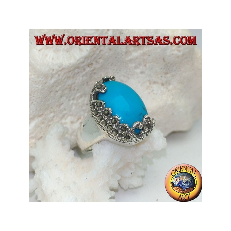 Silberring mit ovalem Cabochon-Türkis und nur einseitigen Verzierungen mit floralen Markasiten