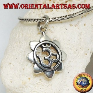 Ciondolo  in argento con mantra induista ॐ om nel fiore di loto 