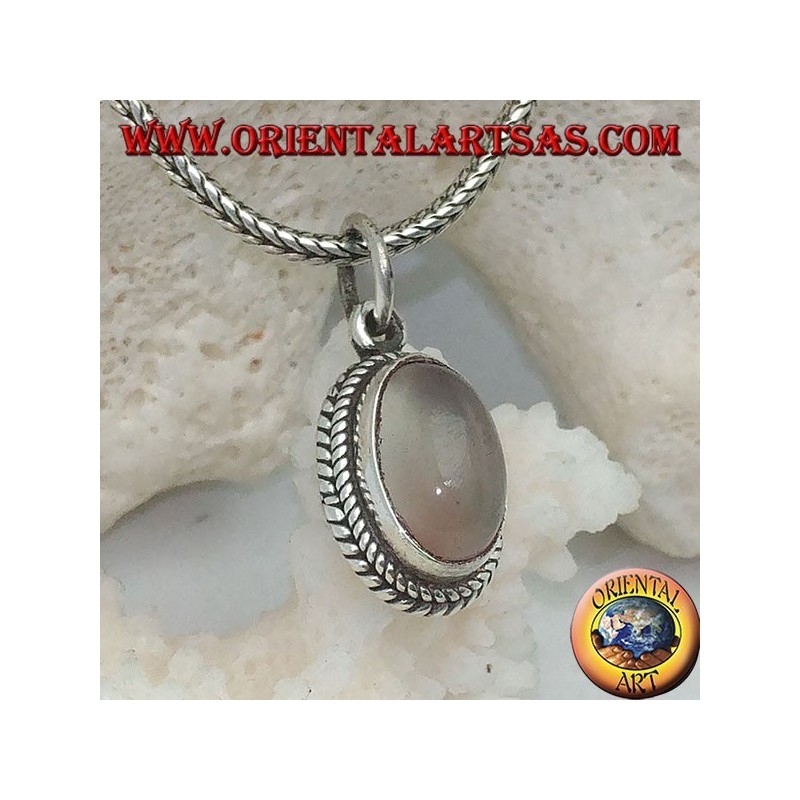 Pendentif en argent avec pierre de lune ovale allongée entourée de tissages subtils