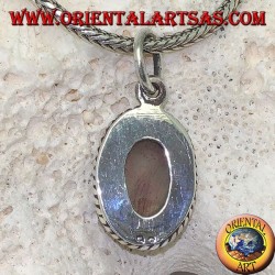 Colgante de plata con piedra lunar ovalada alargada rodeada de tejidos sutiles
