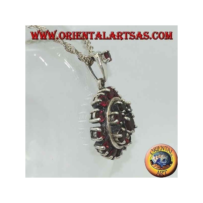 Pendentif rond en grenat argenté entouré d'une étoile à six branches et d'un cercle de grenats