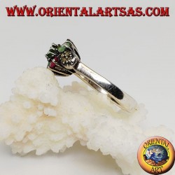 Anillo de flores de plata hexagonal con esmeraldas y rubíes naturales redondos engastados y narcasita a los lados