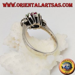 Bague fleur hexagonale en argent avec émeraudes et rubis naturels ronds sertis de narcassite sur les côtés