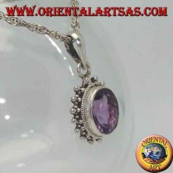 Pendentif en argent avec améthyste ovale facettée naturelle entourée d'entrelacs et de boules