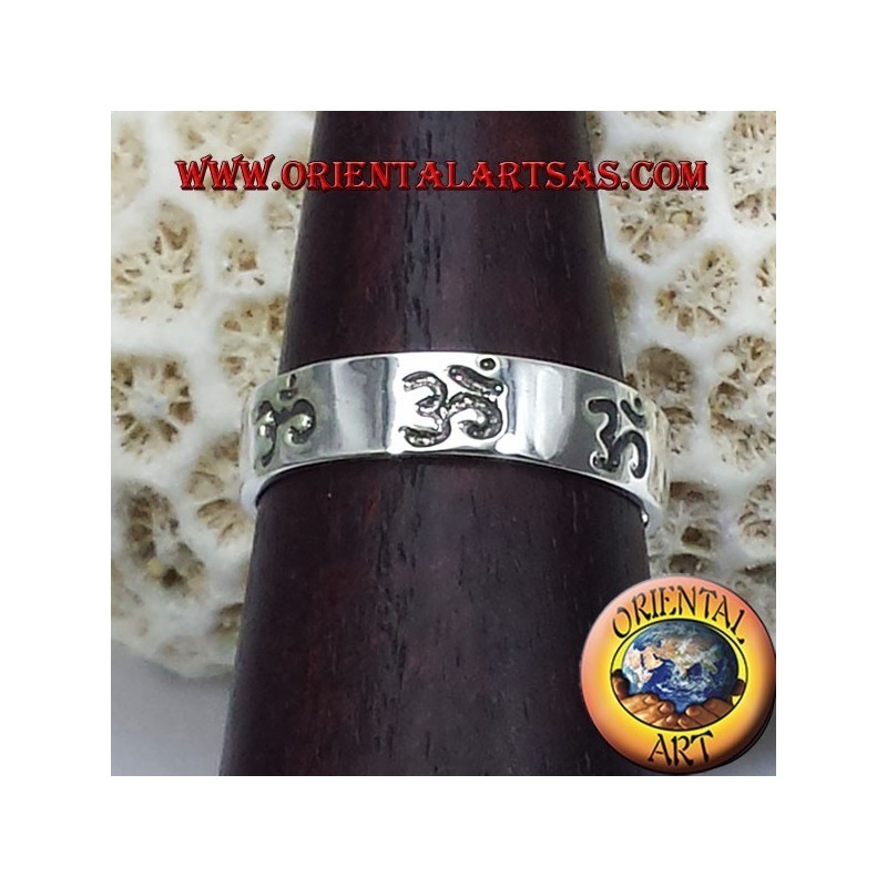 Anello Fedina  con incisioni Om(sillaba sacra ) in argento 