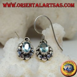 Boucles d'oreilles en argent avec topaze bleue ovale naturelle entourée de disques