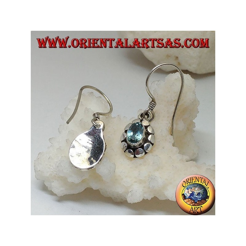 Orecchini in argento con topazio blu ovale naturale contornato da dischetti