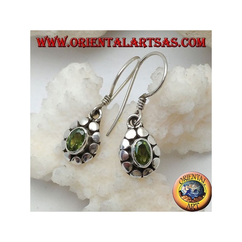 Boucles d'oreilles en argent avec péridot ovale naturel entouré de disques