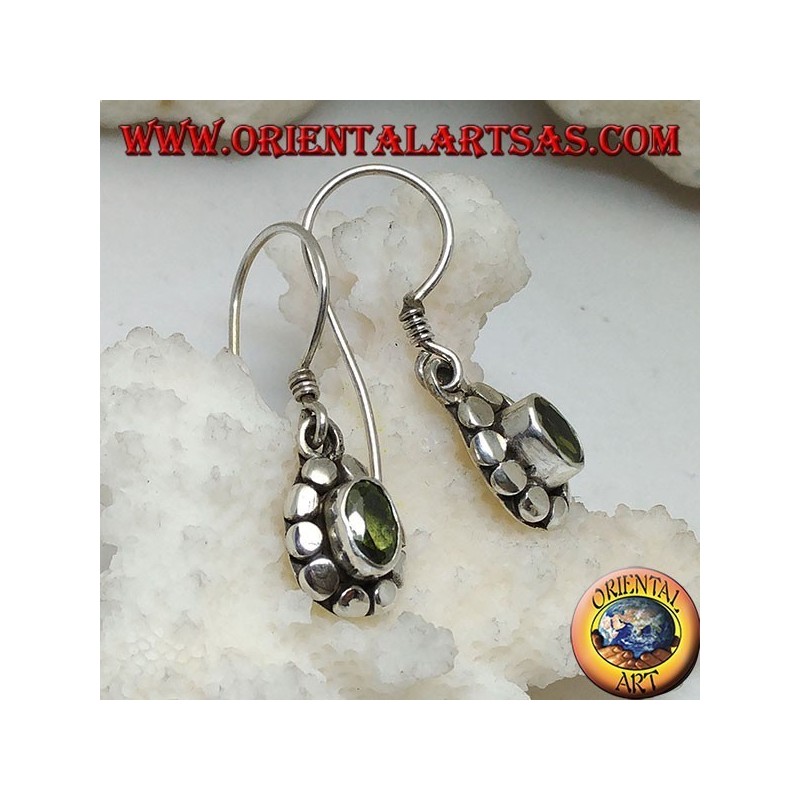 Boucles d'oreilles en argent avec péridot ovale naturel entouré de disques
