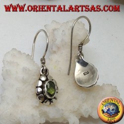 Pendientes de plata con peridoto ovalado natural rodeado de discos.