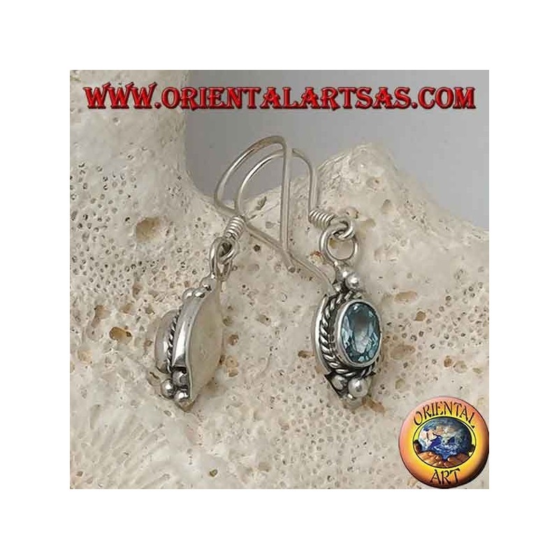 Boucles d'oreilles en argent avec topaze bleue ovale naturelle entourées d'entrelacs et trois boules au-dessus et en dessous