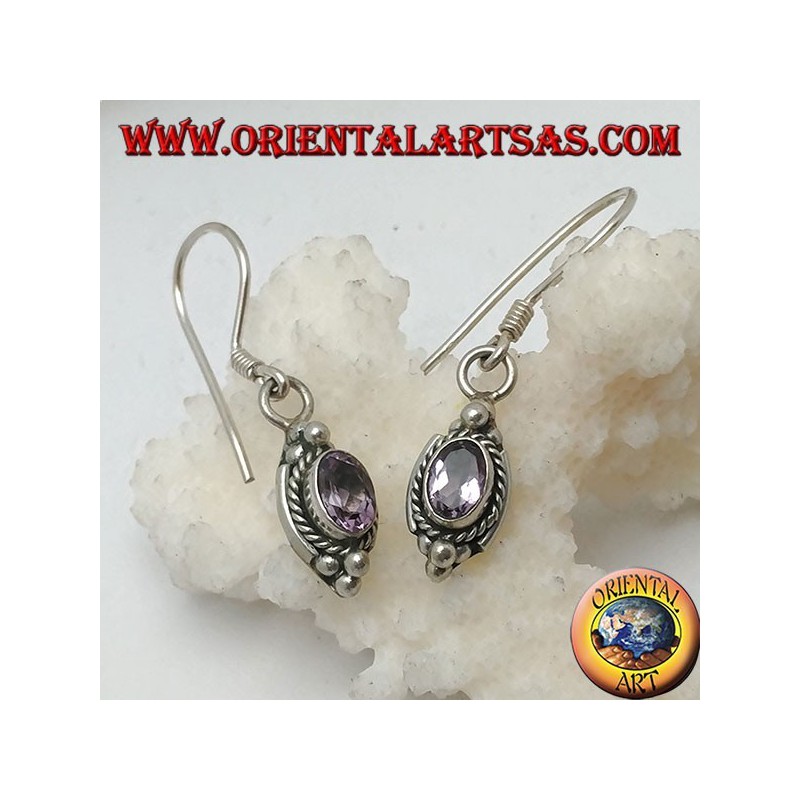 Pendientes de plata con amatista ovalada natural rodeada de entrelazados y tres bolas arriba y abajo.