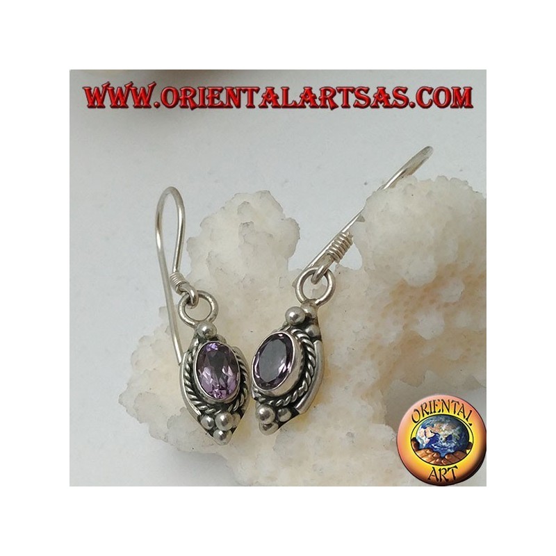 Pendientes de plata con amatista ovalada natural rodeada de entrelazados y tres bolas arriba y abajo.