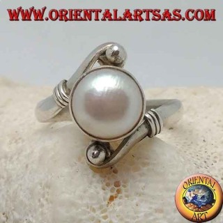 Silver ring with natural pearl in the center between helical arms