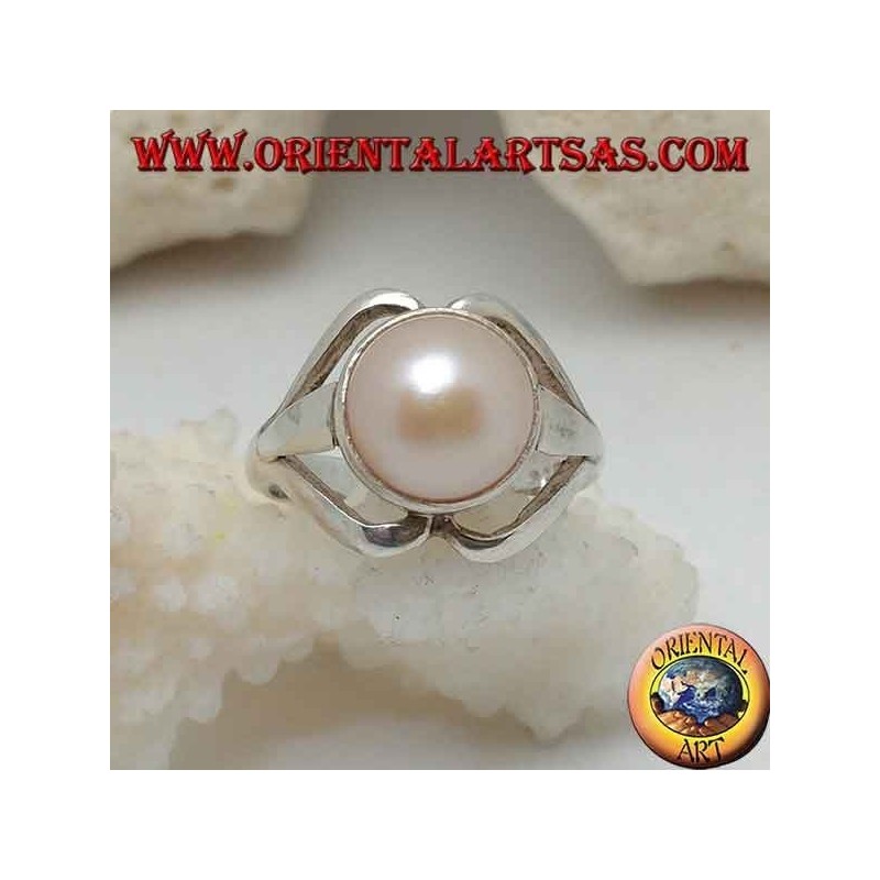 Silver ring with natural pearl in the center between lip lines