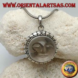 Colgante de plata con sol ahuecado sobre un cristal de roca redondo y contorno de disquete