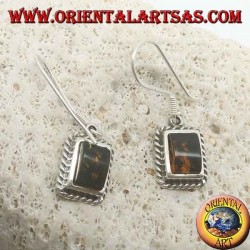 Pendientes de plata con ámbar rectangular enmarcado por un tejido.