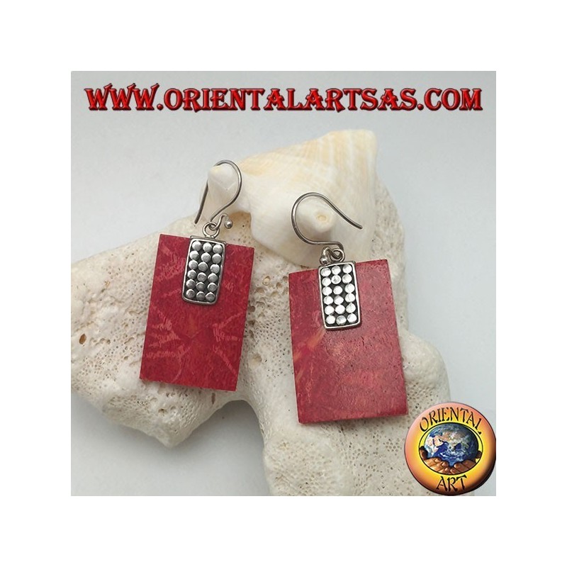 Pendientes de plata con madrepora rectangular roja (coral) y placa de discos de plata.