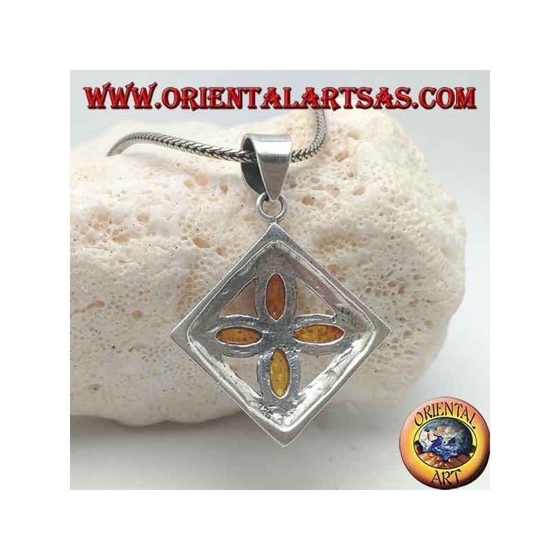 Pendentif croix en argent de 4 ambres de navette naturelles dans un carré gravé